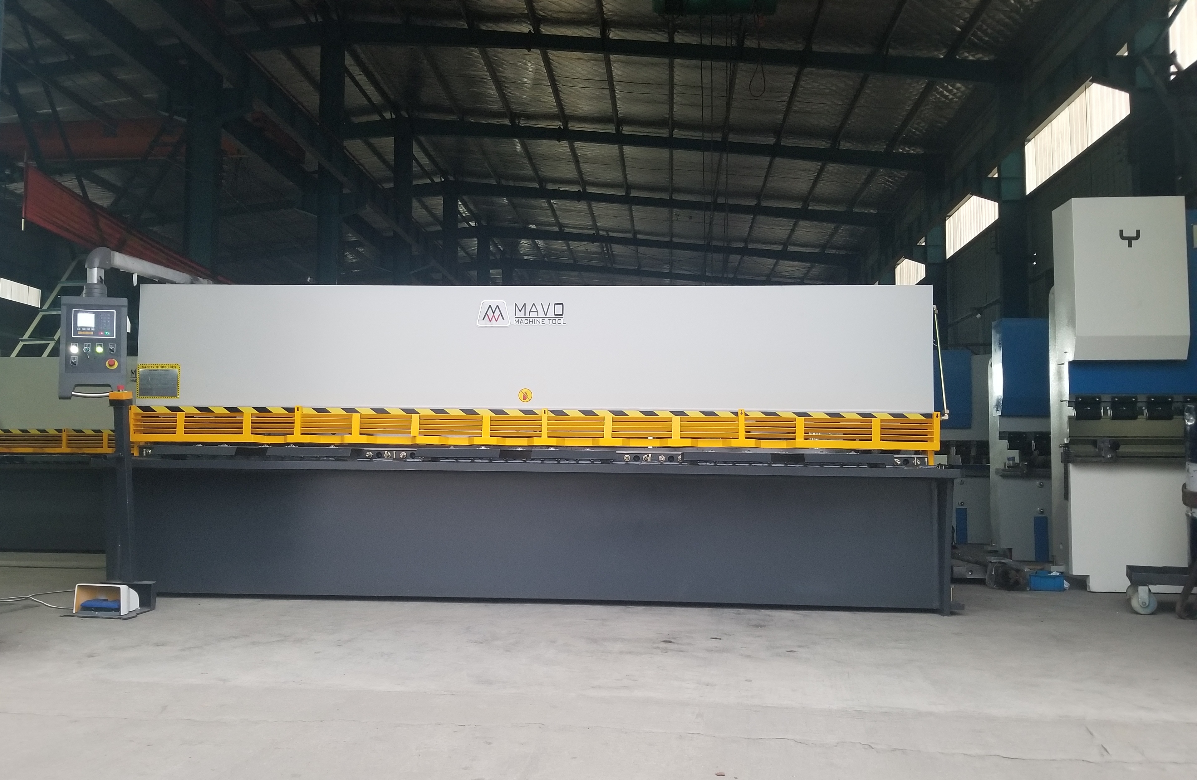 QC12K Hydraulic shearing machine 6x3200 E21S 
